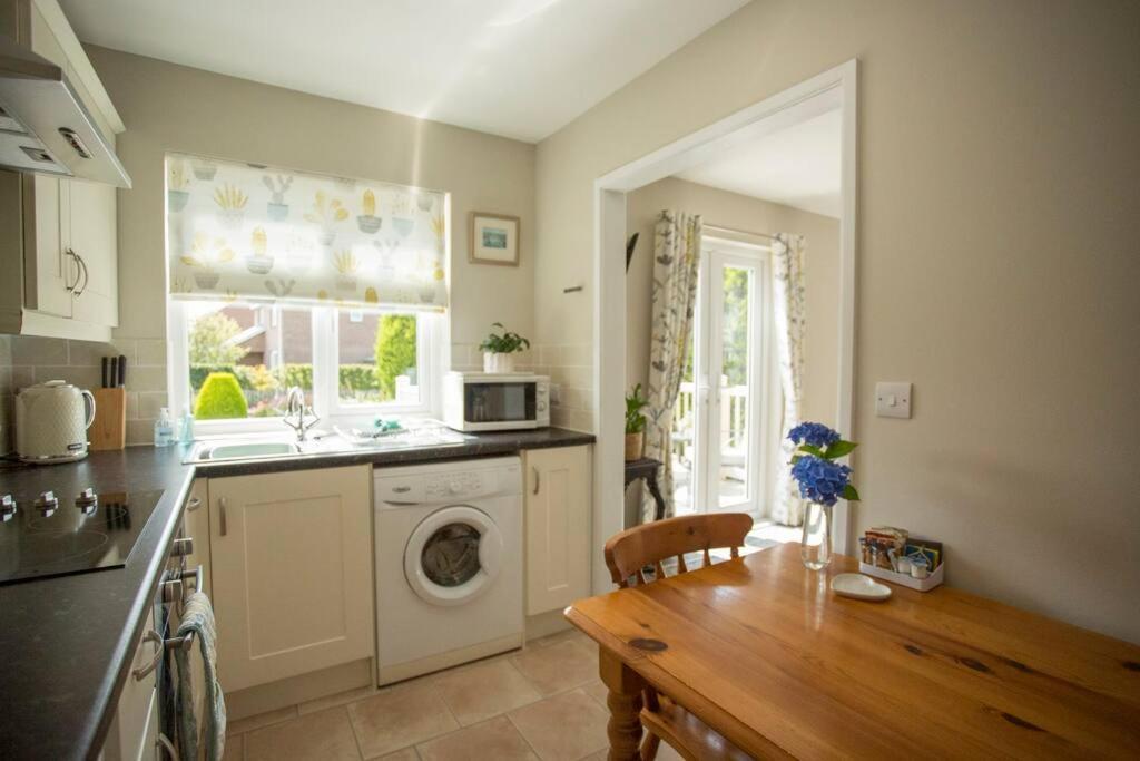 Pant-Y-Celyn Studio Apartment อาแบร์ไรรอน ภายนอก รูปภาพ