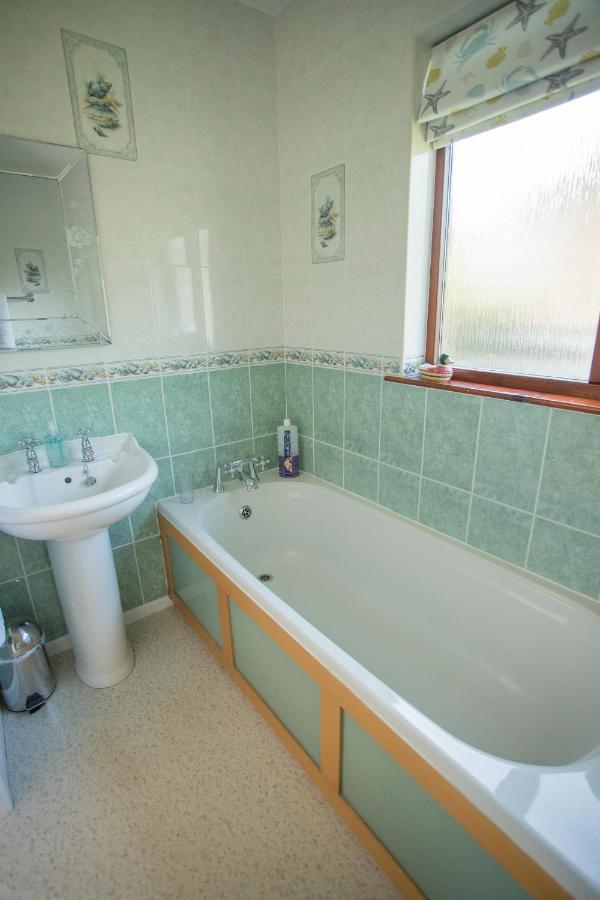 Pant-Y-Celyn Studio Apartment อาแบร์ไรรอน ภายนอก รูปภาพ